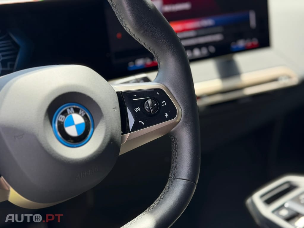BMW iX xDrive 40 Pack Desportivo