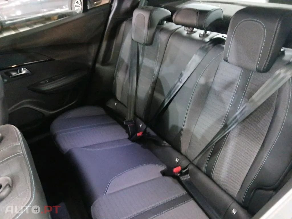 Peugeot 2008 1.5 BlueHDi Allure Pack