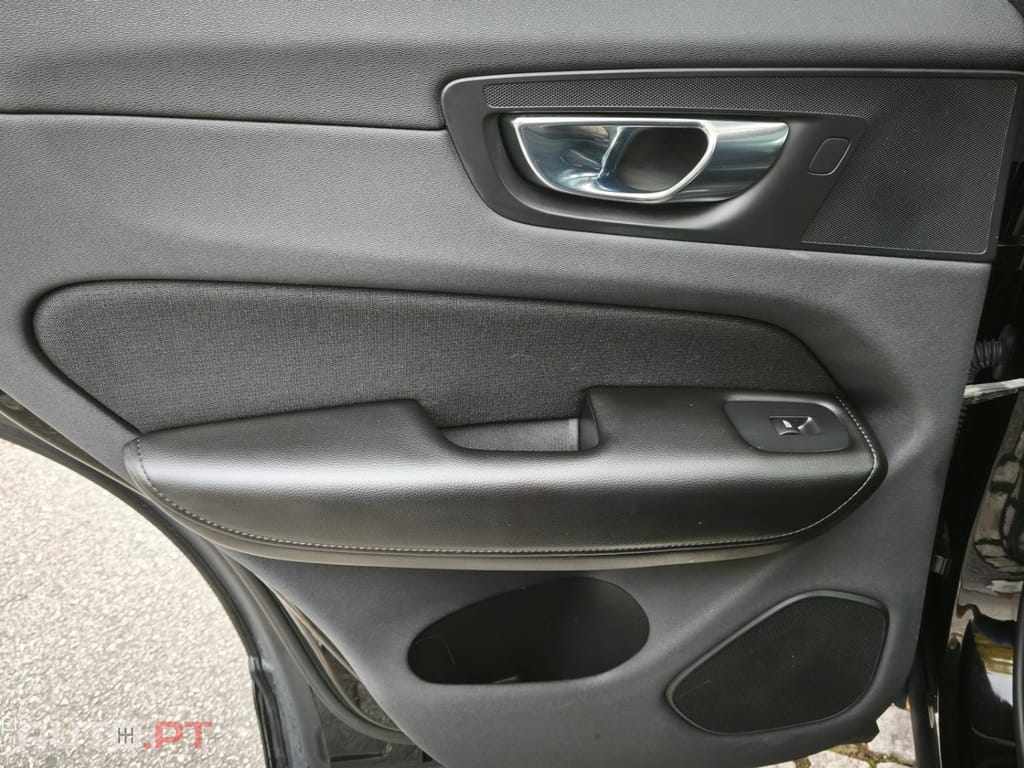Volvo XC60 2.0 T8 PHEV Momentum Plus AWD