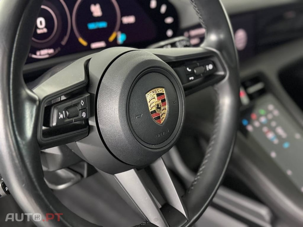 Porsche Taycan 4 