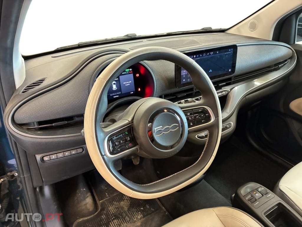 Fiat 500e La Prima