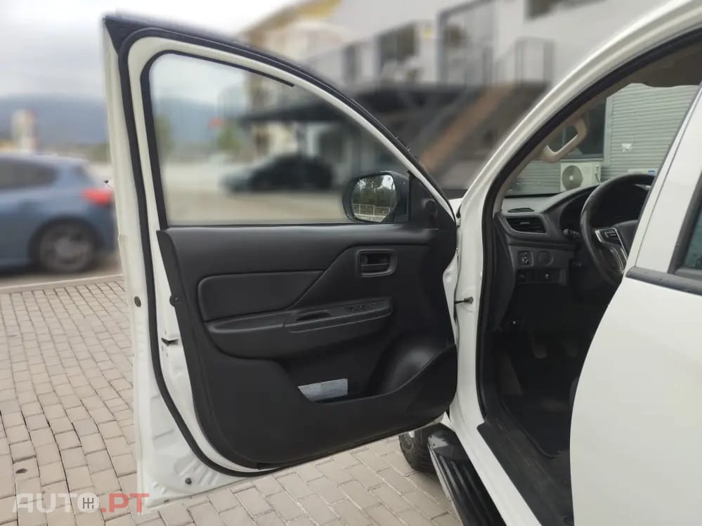 Mitsubishi L200 2.3 DI-D Space Cab Invite 4WD