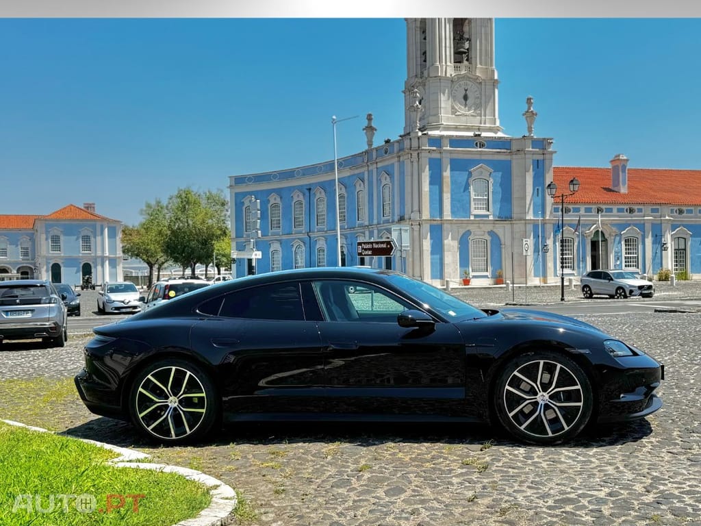 Porsche Taycan Outros