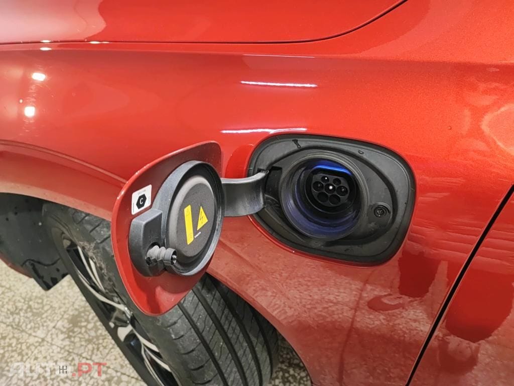 Volvo XC60 2.0 T6 PHEV R-Design AWD