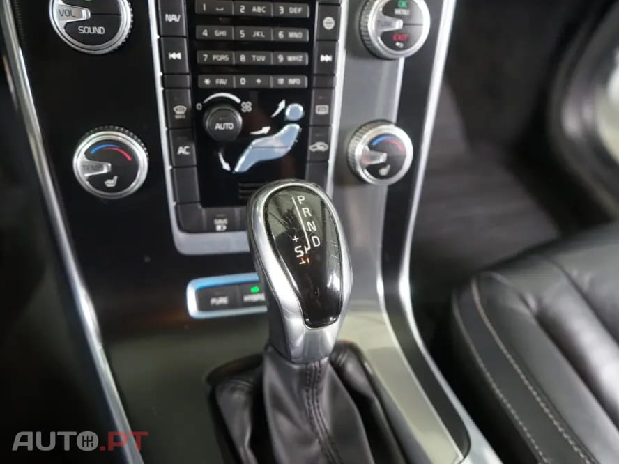 Volvo V60 2.4 D6 R-Design AWD Phev