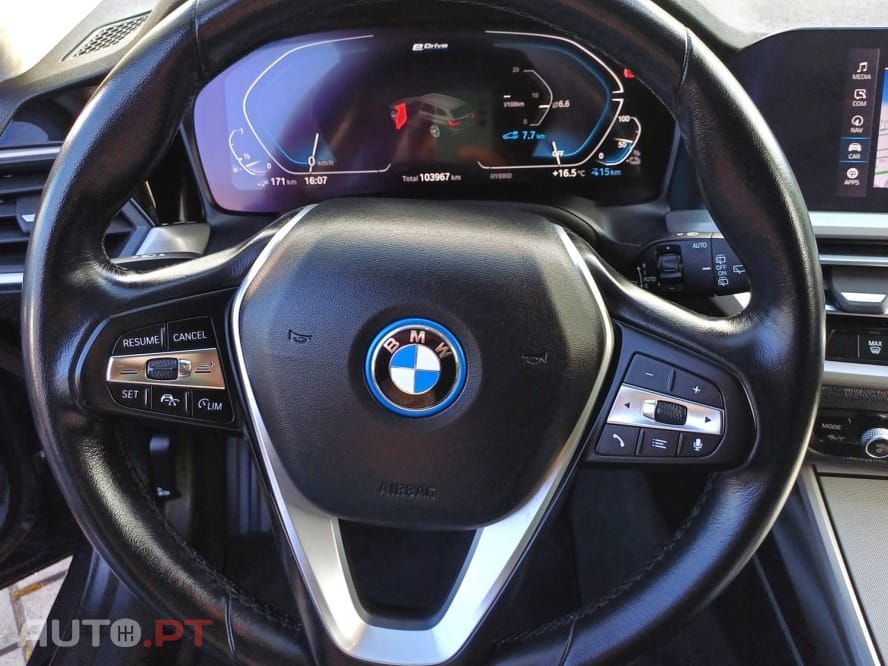 BMW 330 e Touring Auto