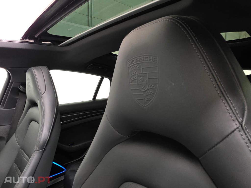 Porsche Panamera 4 e-hybrid