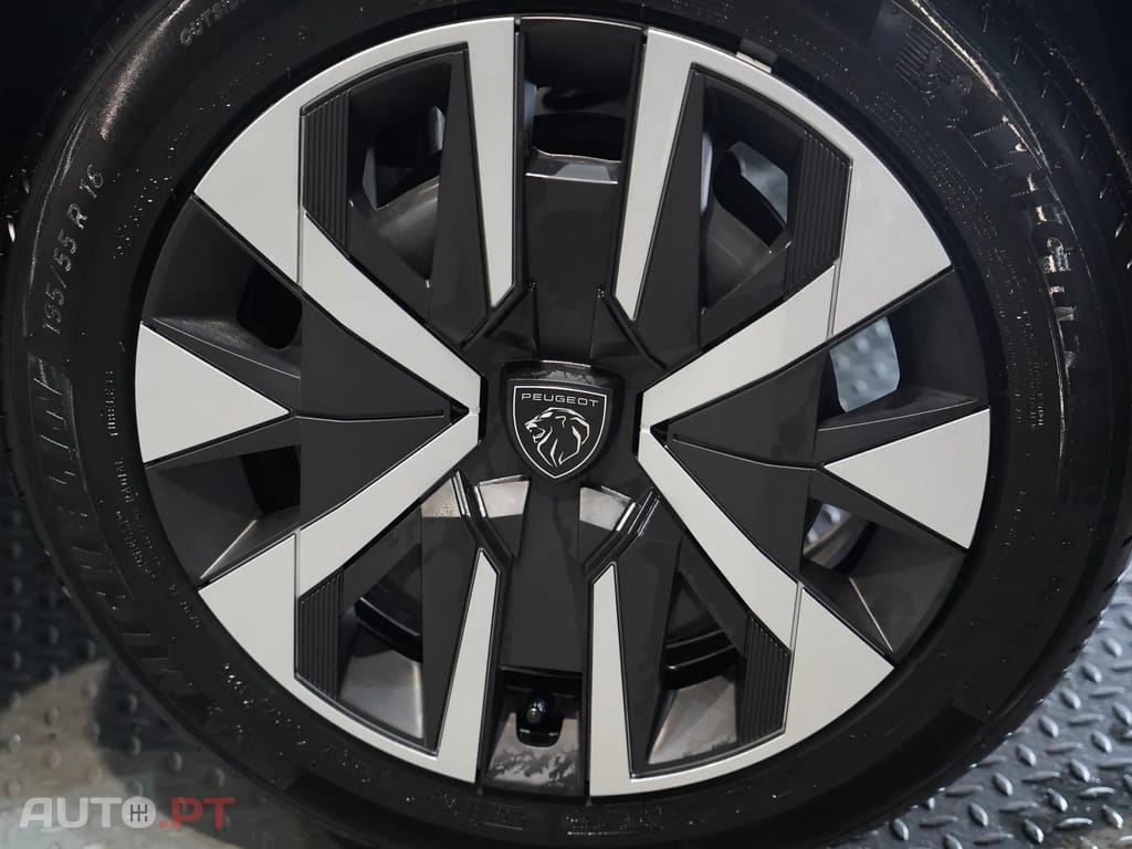 Peugeot 208 1.2 Hybrid Style e-DCS6