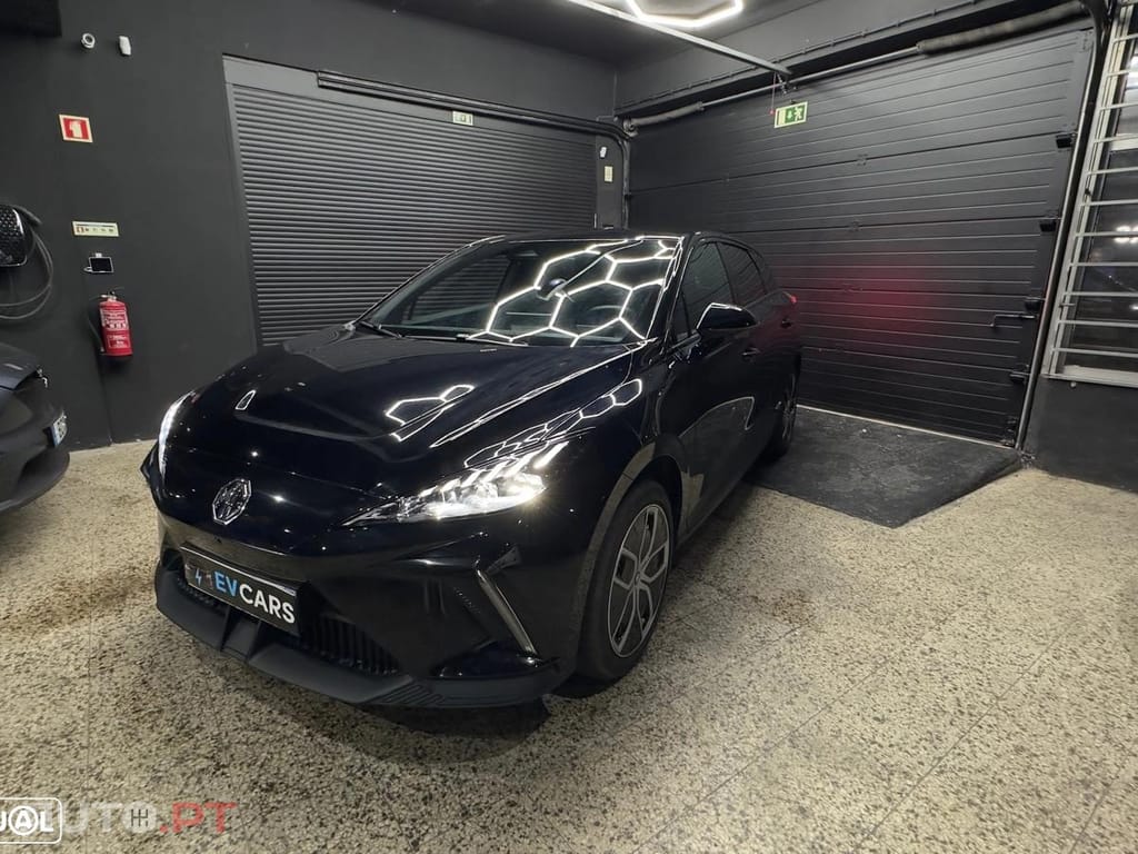 MG MG4 77 kWh Extended Range Luxury