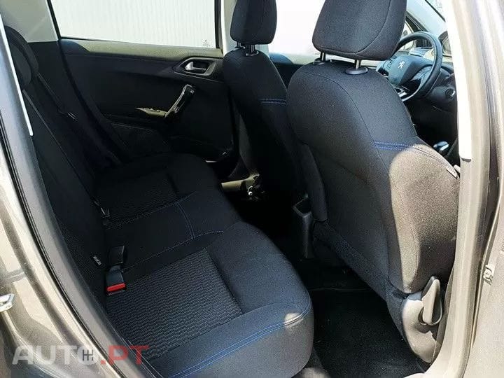 Peugeot 208 1.2 PureTech Signature