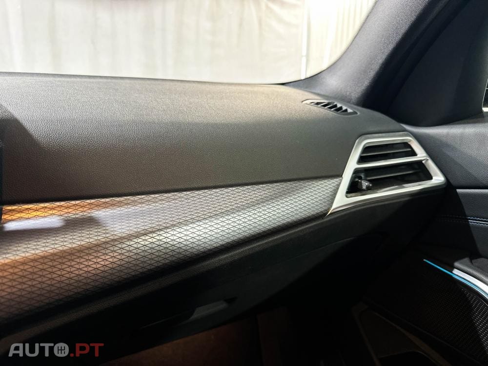 BMW 330 e Pack Desportivo M Auto