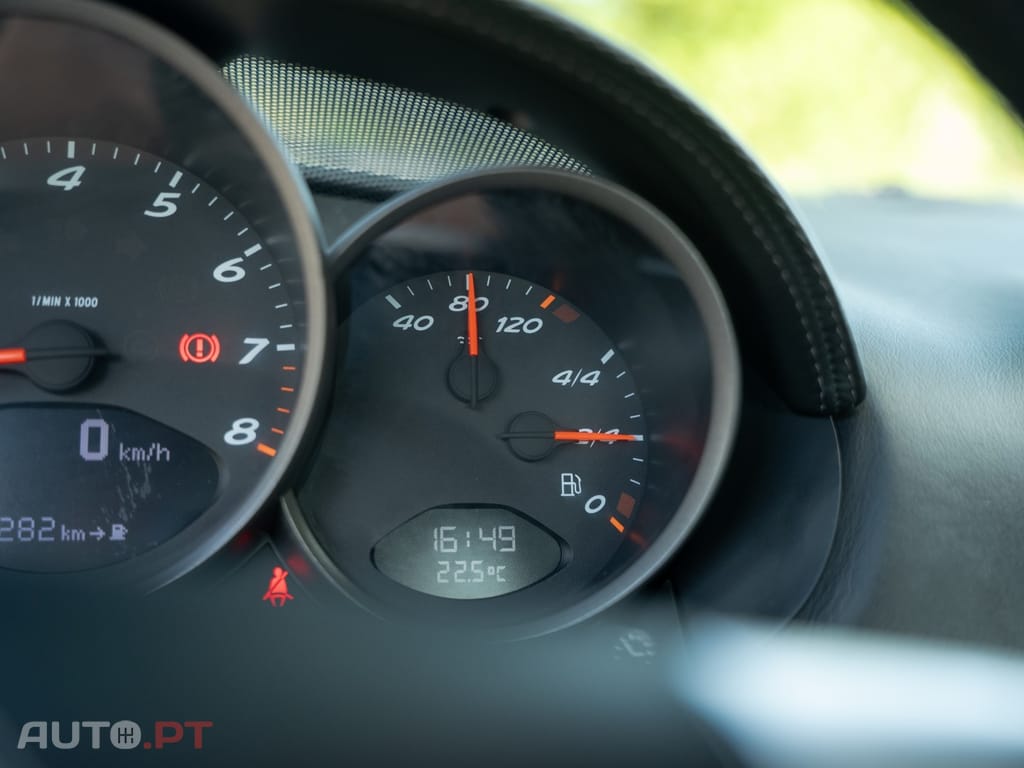 Porsche Cayman 2.7