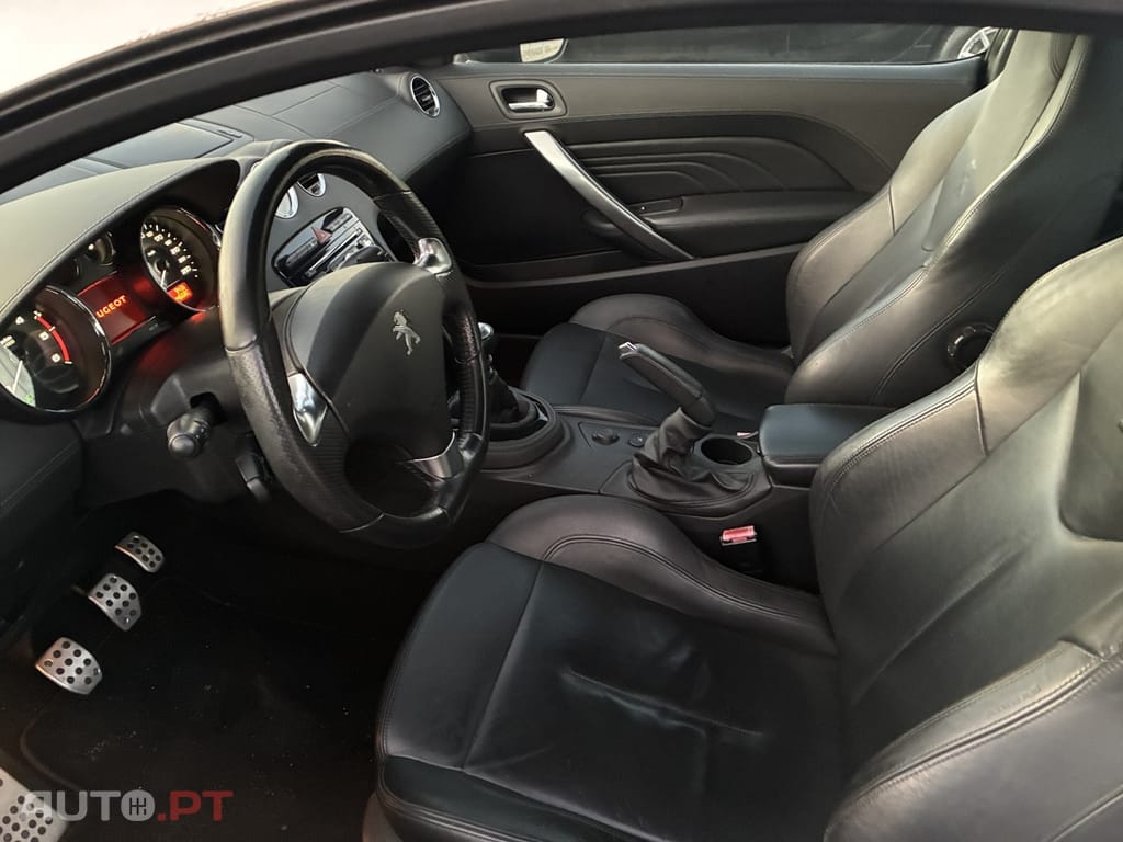 Peugeot RCZ 2.0 HDi 130g