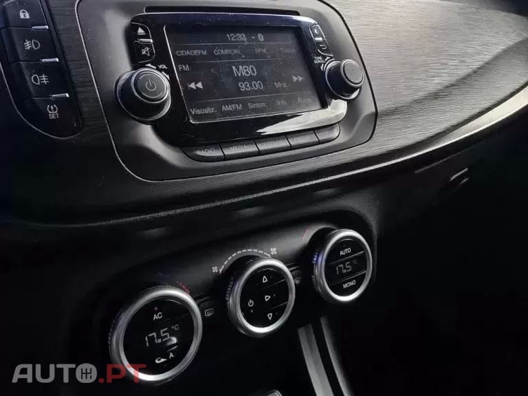 Alfa Romeo Giulietta 1.6 JTDM Sport — fotografia 24