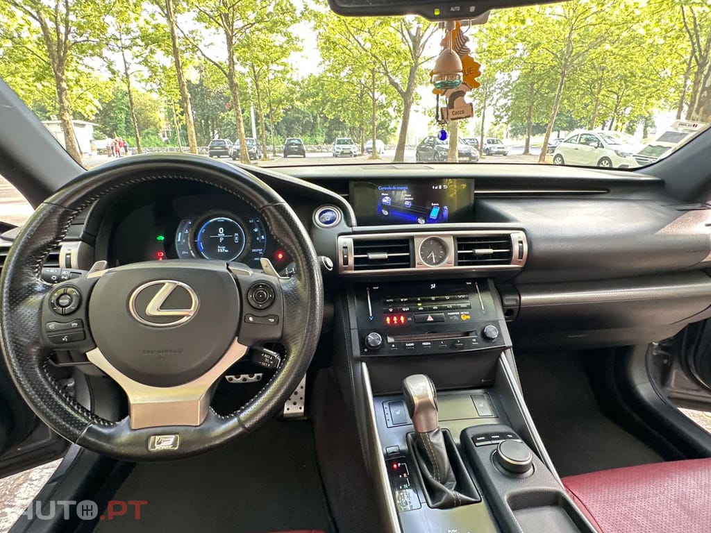 Lexus IS 300 H f sport