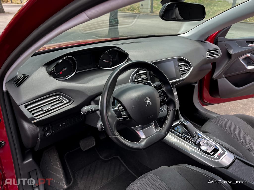 Peugeot 308 1.2 PureTech Allure EAT8