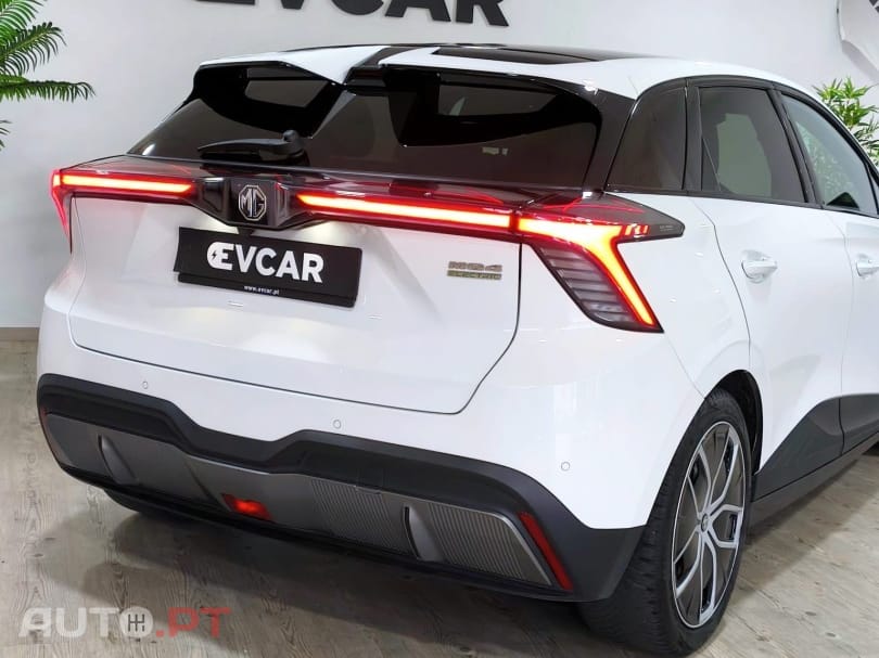 MG MG4 64 kWh Luxury