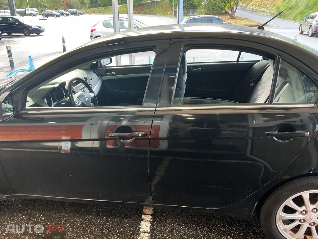 Mitsubishi Lancer 1.6 Invite