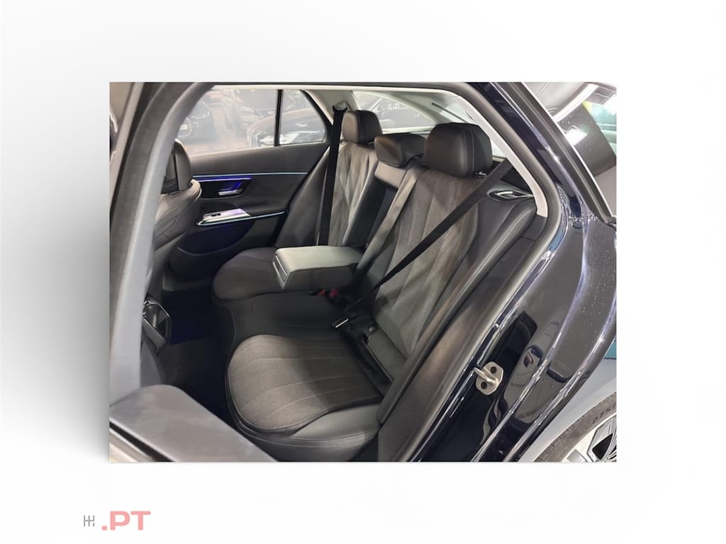 Mercedes-Benz E 300 Outro