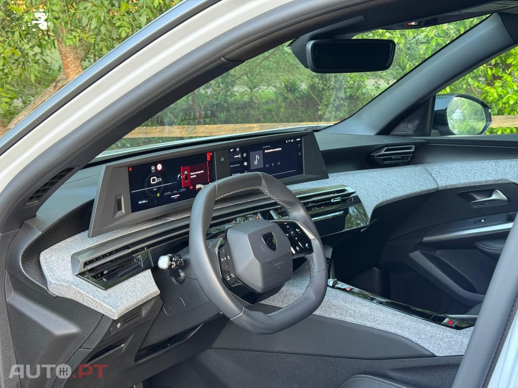 Peugeot 3008 1.2 Hybrid Allure e-DCS6