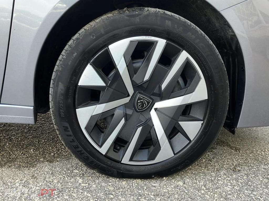 Peugeot 208 1.2 Hybrid Style e-DCS6