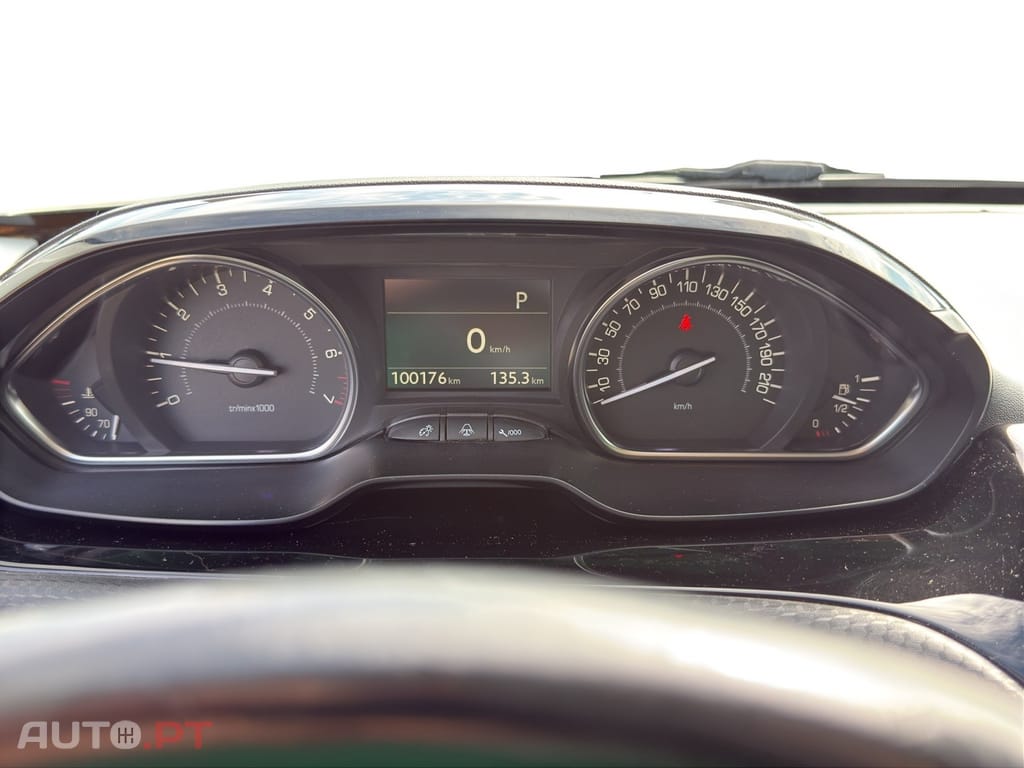 Peugeot 2008 1.2 PureTech Allure EAT6