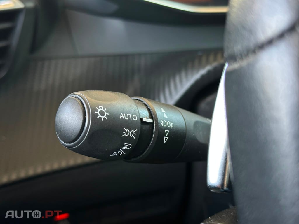 Peugeot 2008 1.2 PureTech Allure EAT8