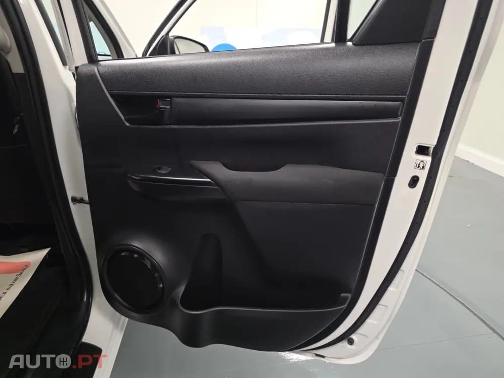 Toyota Hilux 2.4 D-4D 4WD CD CH