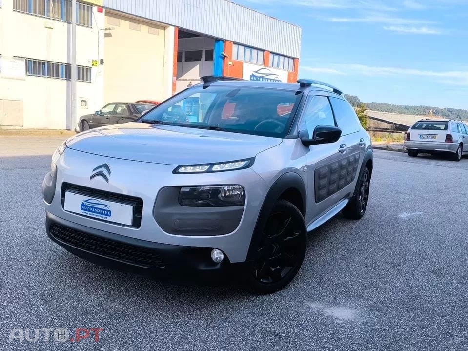 Citroën C4 Cactus 1.6 BlueHDi Shine ETG6 — fotografia 13