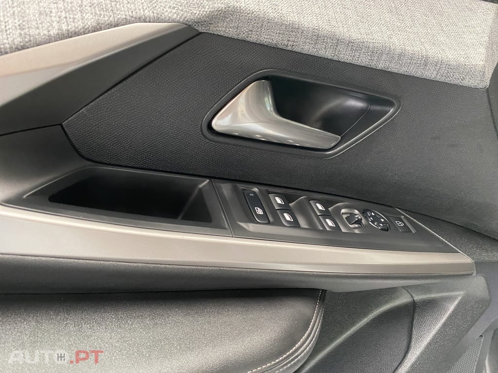 Peugeot 3008 1.2 Hybrid Allure e-DCS6