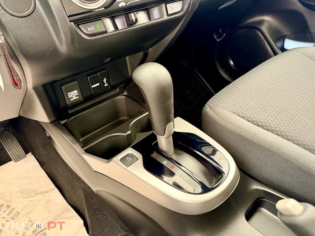 Honda Jazz 1.3 I-VTEC Comfort +Connect. Navi CVT