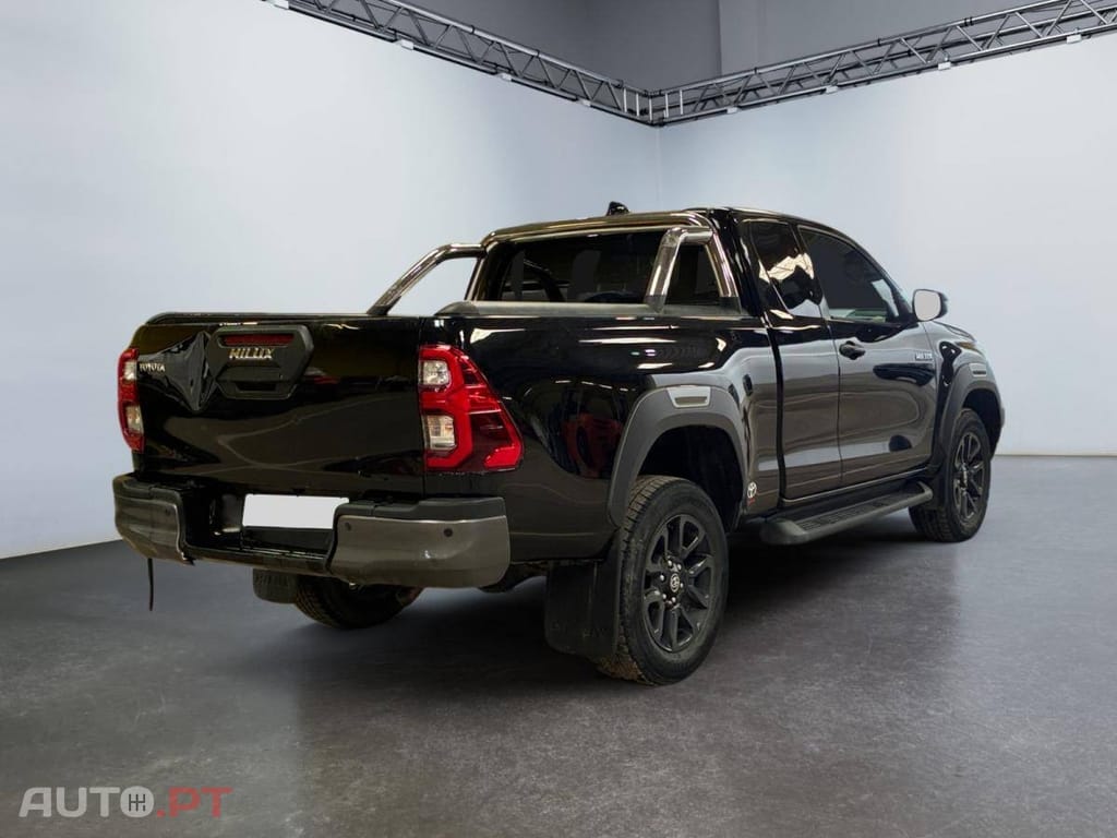 Toyota Hilux 2.8 D-4D 4WD Invincible
