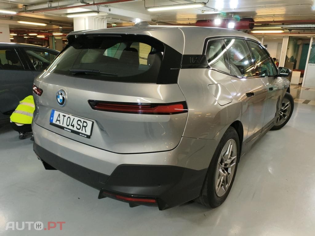 BMW iX xDrive 40