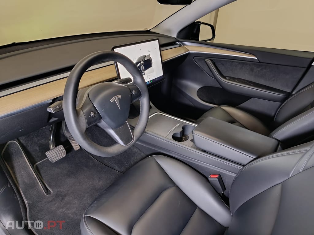 Tesla Model Y Standard RWD Plus — fotografia 11