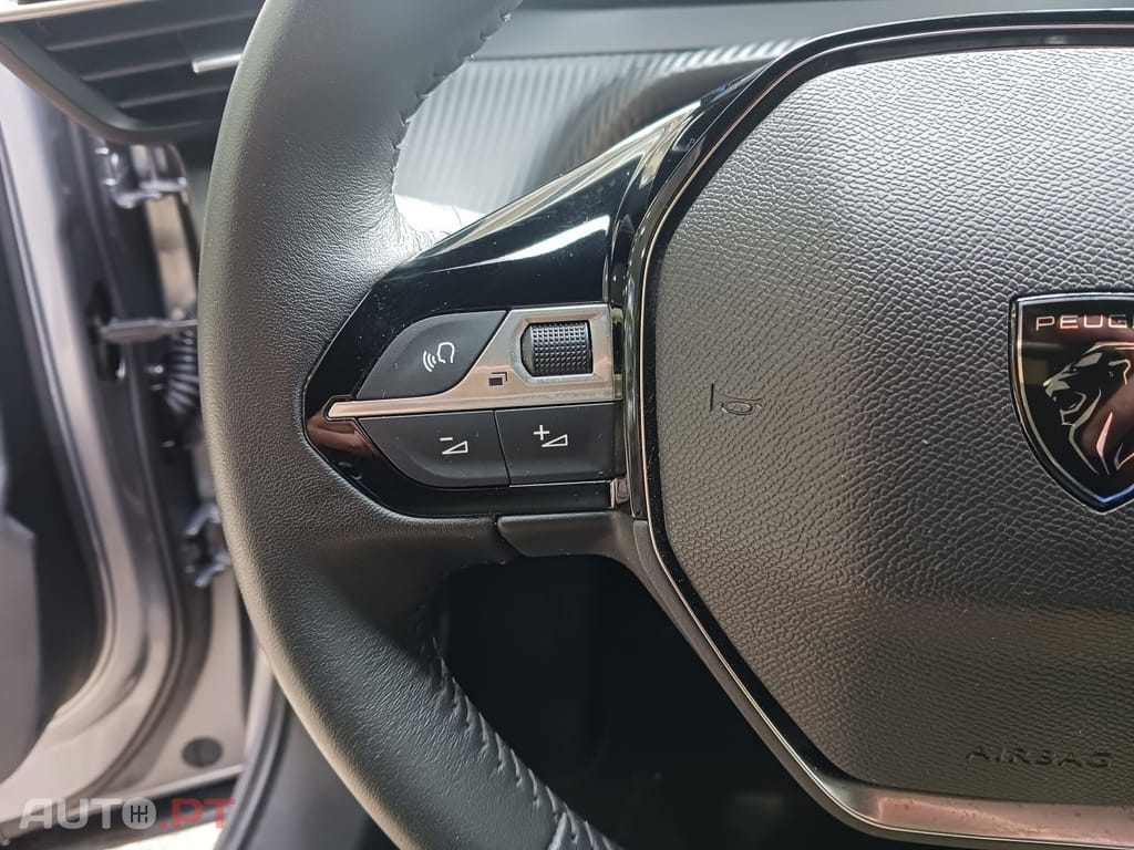 Peugeot E-2008 50 kWh Allure Pack