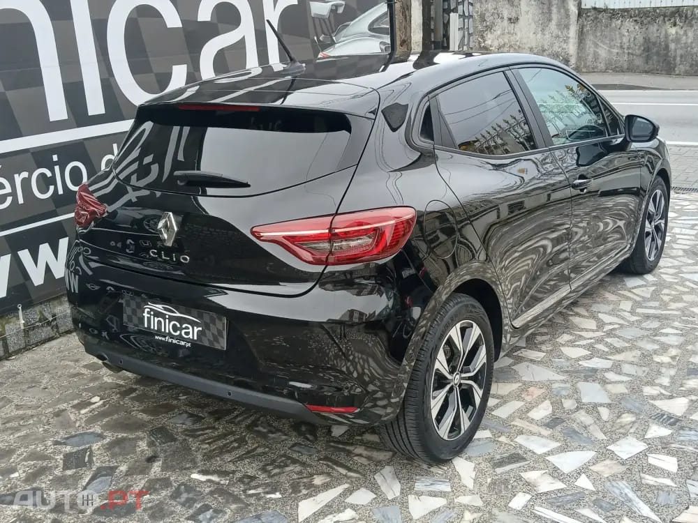 Renault Clio Outro
