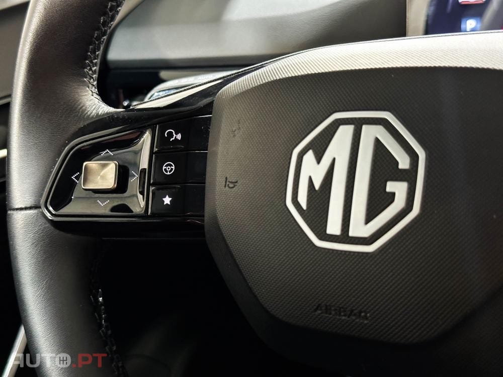 MG MG4 64 kWh Luxury