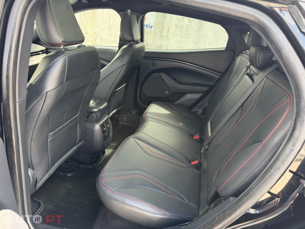 Ford Mustang Mach-E 75.7 kWh Premium AWD
