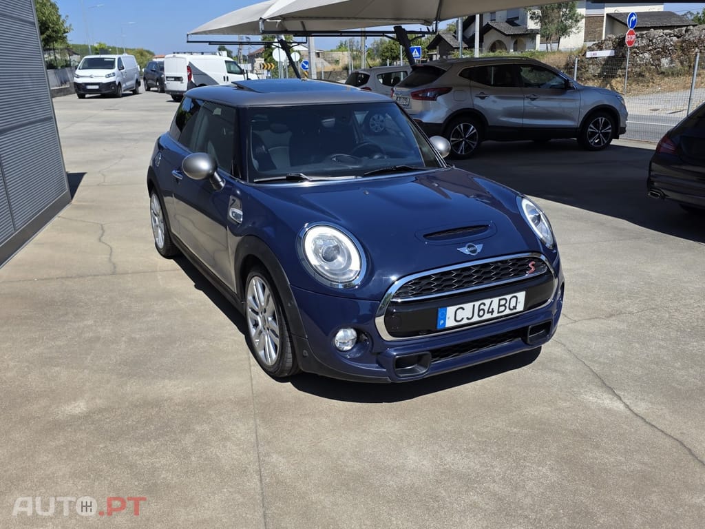 MINI Cooper Cooper SD Auto Seven