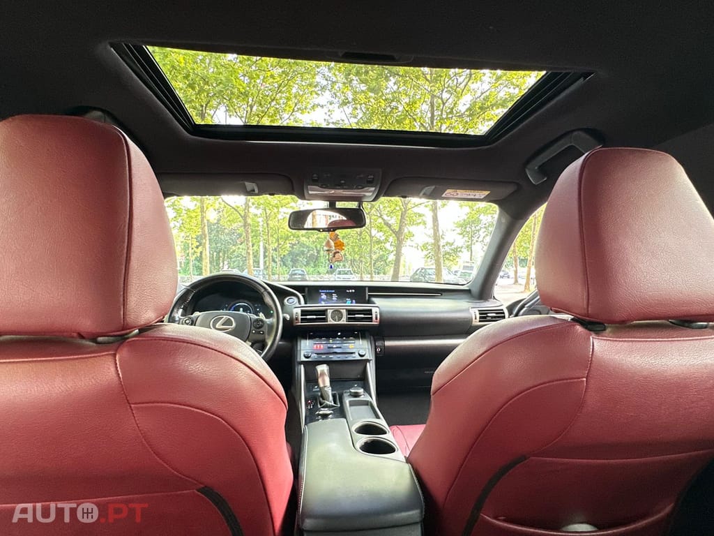 Lexus IS 300 H f sport