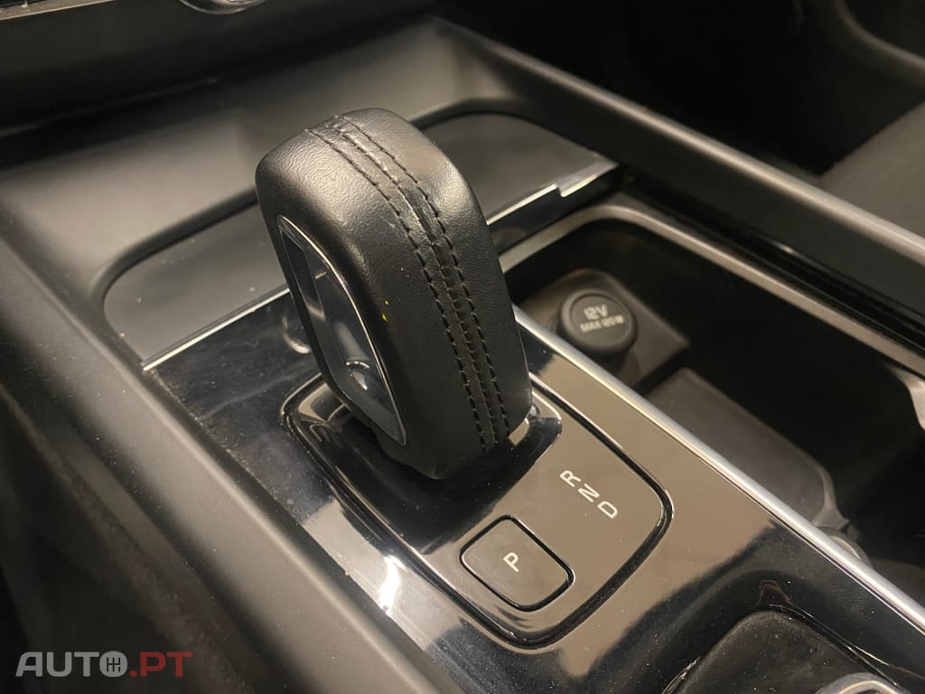 Volvo XC60 2.0 B4 R-Design Geartronic