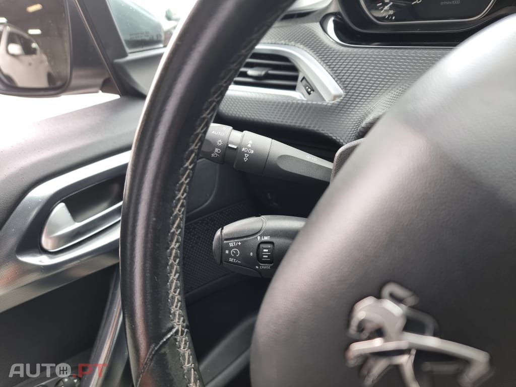 Peugeot 2008 1.2 PureTech Allure