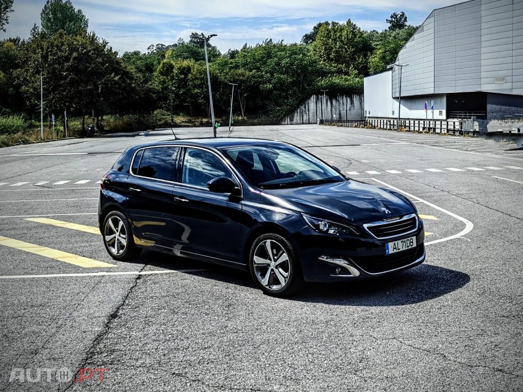 Peugeot 308 1.2 PureTech Allure Full LED