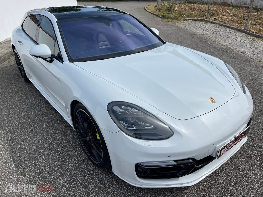 Porsche Panamera 4 E-Hybrid