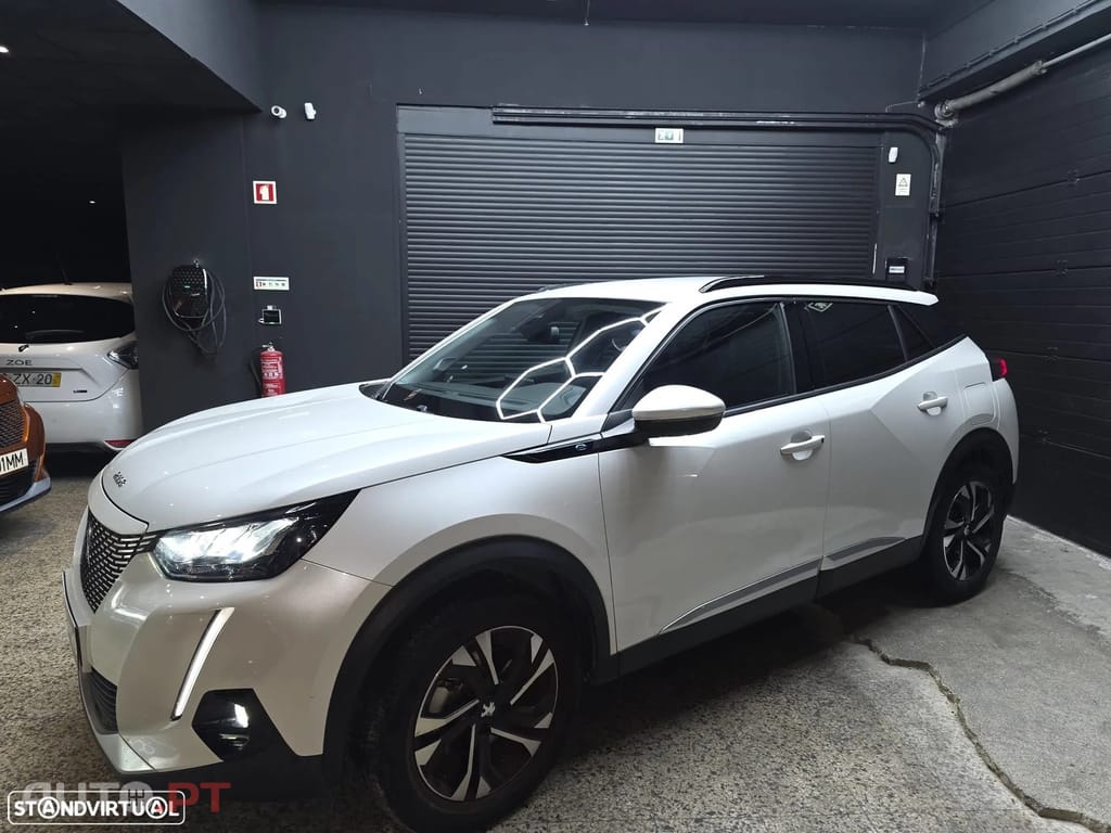 Peugeot E-2008 50 kWh Allure Pack