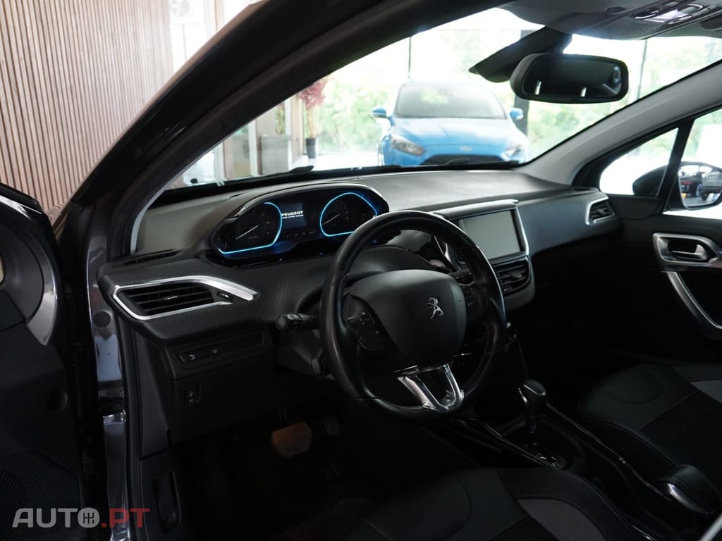 Peugeot 2008 1.2 PureTech Allure EAT6