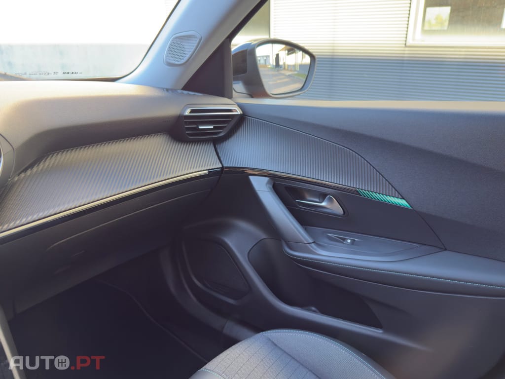 Peugeot 2008 1.5 BlueHDi Allure EAT8