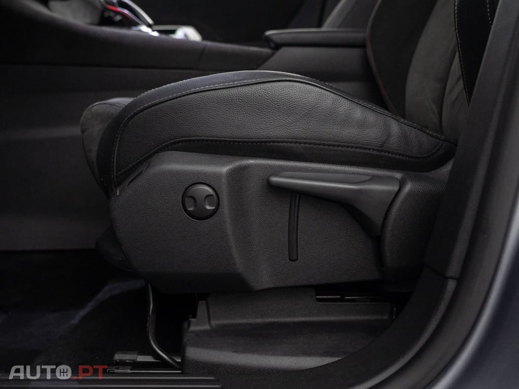 DS DS7 Crossback E-Tense Performance Line EAT8