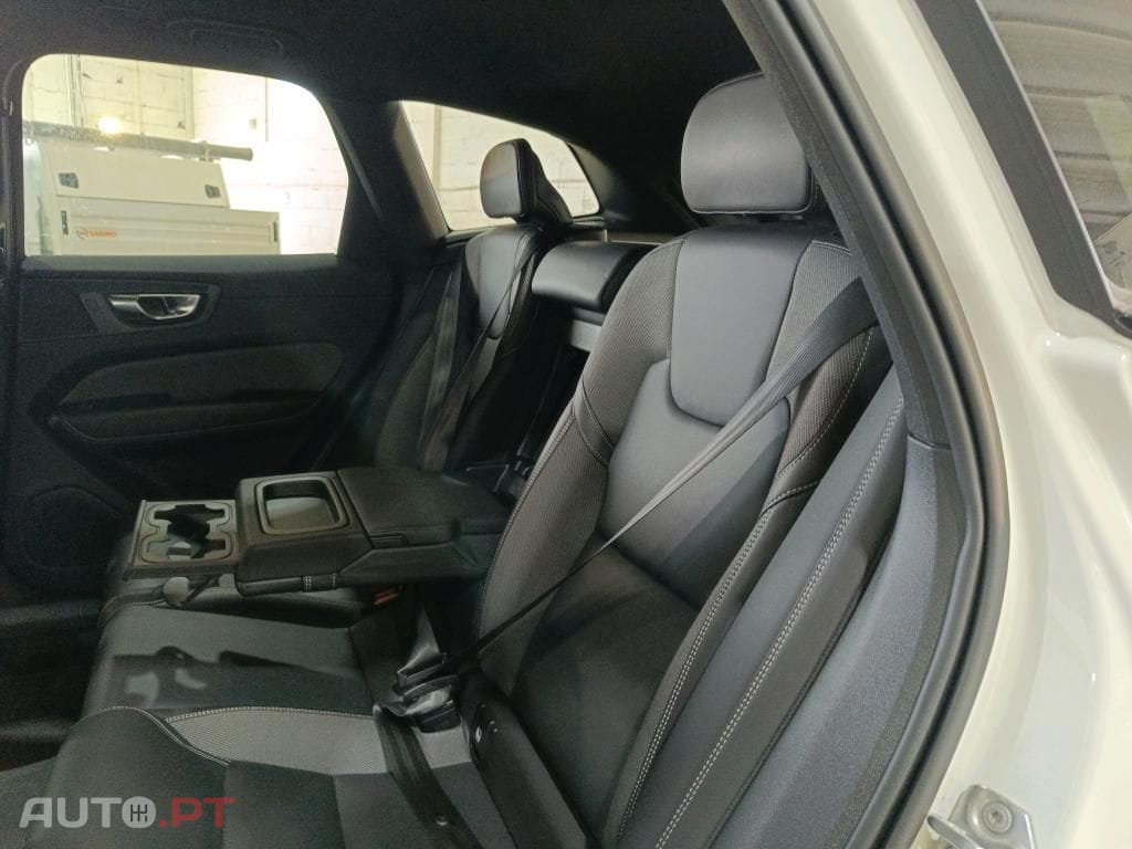 Volvo XC60 2.0 B4 R-Design