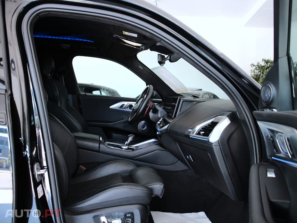 BMW XM BASE